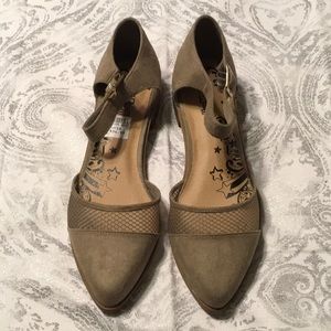 Brash Flat Sole Sandal/Shoe w Ankle Strap Buckle